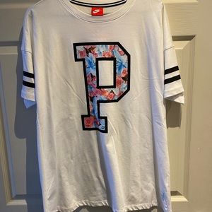 Nike women’s Paris t